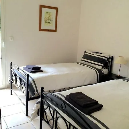 Villa 5 Bedrooms 4 Bathrooms Large Swimming Pool