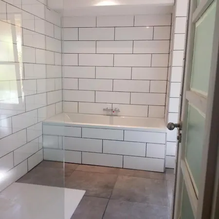 5 Bedrooms 4 Bathrooms Large Swimming Pool Villa *